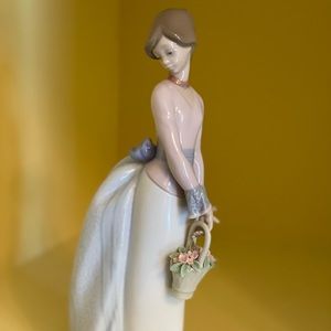 LLADRO Retired “Basket of Flowers”